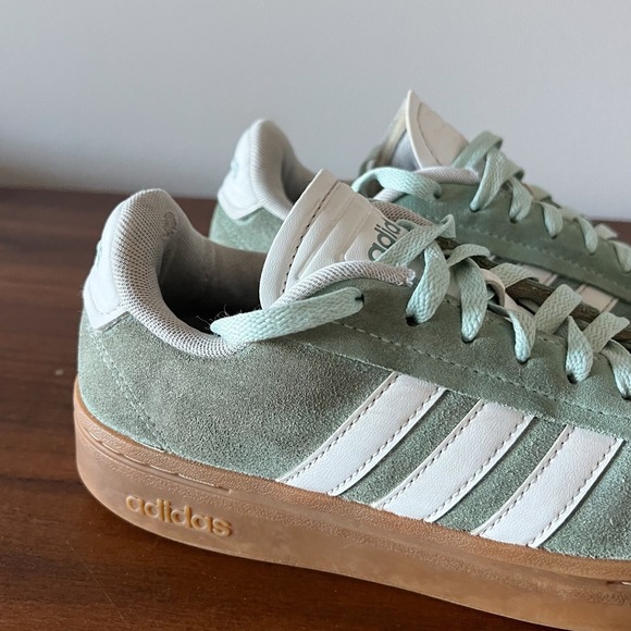 Adidas Suede Low Top Sneakers Mint Green Gum Sole Women's 6 Casual Shoes - Picture 3 of 11